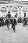 1976, Warszawa, Polska. Wilanów, Polska.
Uczestnicy konnej wyprawa do Wiednia wyruszają z Wilanowa w rocznicę odsieczy wiedeńskiej.
Fot. Jarosław Tarań, zbiory Ośrodka KARTA [76-13]

