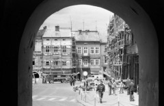 Lato 1976, Przemyśl, Polska.
Fragment miasta, remontowane kamieniczki.
Fot. Jarosław Tarań, zbiory Ośrodka KARTA [76-65]

