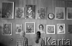 8.03.1977, Warszawa, Polska.
Zakłady Mechaniczne im. Marcelego Nowotki, wystawa malarzy amatorów.
Fot. Jarosław Tarań, zbiory Ośrodka KARTA [77-122]