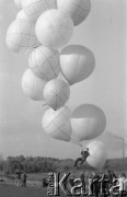 15.10.1977, Warszawa, Polska.
Pokazy balonów.
Fot. Jarosław Tarań, zbiory Ośrodka KARTA [77-39]