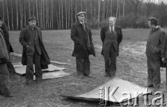 27.04.1977, Glinojeck, Polska
Eksperyment doświadczalny - platerowanie wybuchem.
Fot. Jarosław Tarań, zbiory Ośrodka KARTA [77-53]