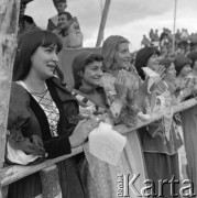 21-22.07.1977, Golub-Dobrzyń, Polska
Turniej rycerski, dziewczyny w strojach z epoki.
Fot. Jarosław Tarań, zbiory Ośrodka KARTA [77-128]