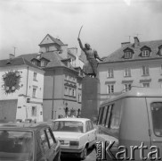 30.05.1977, Warszawa, Polska.
Pomnik Jana Kilińskiego, bohatera Powstania Kościuszkowskiego, przy zbiegu ulic Piekarskiej i Podwale.
Fot. Jarosław Tarań, zbiory Ośrodka KARTA [77-20]
