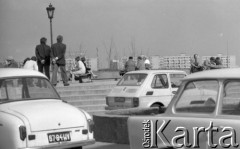 28.04.1977, Warszawa, Polska.
Fragmen Starego Miasta, taras widokowy na Gnojnej Górze.
Fot. Jarosław Tarań, zbiory Ośrodka KARTA [77-189]
