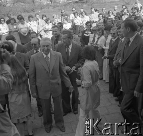 29.08.1977, Warszawa - Służewiec, Polska
Edward Gierek z wizytą w Zakładach Unitra.
Fot. Jarosław Tarań, zbiory Ośrodka KARTA [77-62]