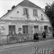20-21.08.1977, Tykocin, Polska
Wakacyjna Akademia Kultury Studenckiej, spotkanie młodych twórców kultury, budynek biura prasowego.
Fot. Jarosław Tarań, zbiory Ośrodka KARTA [77-151]

