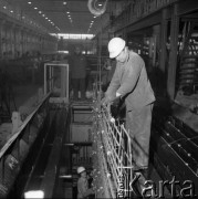 Styczeń 1978, Warszawa, Polska.
Pracownicy Fabryki Domów przy ulicy Modlińskiej.
Fot. Jarosław Tarań, zbiory Ośrodka KARTA [78-11]