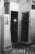 Styczeń 1978, Warszawa, Polska.
Pracownicy Fabryki Domów przy ulicy Modlińskiej.
Fot. Jarosław Tarań, zbiory Ośrodka KARTA [78-11] 
