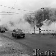 10.12.1978, Warszawa, Polska.
Awaria sieci ciepłowniczej w Alejach Niepodległości.
Fot. Jarosław Tarań, zbiory Ośrodka KARTA [78-44] 
