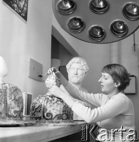 23.01.1978, Warszawa, Polska.
Muzeum Narodowe, pracownia konserwacji dzieł sztuki.
Fot. Jarosław Tarań, zbiory Ośrodka KARTA [78-56]