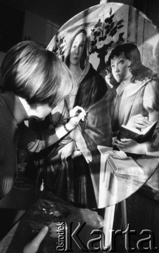 23.01.1978, Warszawa, Polska.
Muzeum Narodowe, pracownia konserwacji dzieł sztuki, renowacja obrazu Sandro Botticellego 