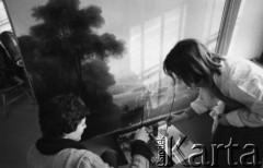 23.01.1978, Warszawa, Polska.
Muzeum Narodowe, pracownia konserwacji dzieł sztuki, renowacja obrazu.
Fot. Jarosław Tarań, zbiory Ośrodka KARTA [78-57]