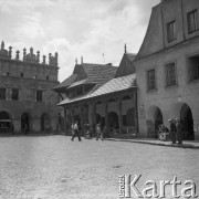 Sierpień 1978, Kazimierz Dolny, Polska
Kamienice przy Rynku.
Fot. Jarosław Tarań, zbiory Ośrodka KARTA [78-030]