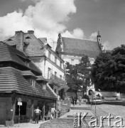 Sierpień 1978, Kazimierz Dolny, Polska
Fragment miasteczka, w tle kościół farny.
Fot. Jarosław Tarań, zbiory Ośrodka KARTA [78-027]