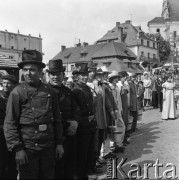Sierpień 1978, Kazimierz Dolny, Polska
Festyn na Rynku, kominiarze i młodzież w epokowych strojach.
Fot. Jarosław Tarań, zbiory Ośrodka KARTA [78-022]