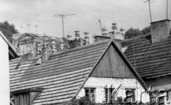 18.05.1978, Kazimierz Dolny, Polska
Widok na Górę Trzech Krzyży nad dachami domów.
Fot. Jarosław Tarań, zbiory Ośrodka KARTA [78-24]