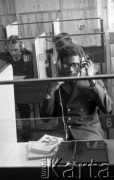 5.05.1978, Gdynia, Polska
Słuchacze Wyższej Szkoły Morskiej podczas zajęć z lektoratu z języka obcego, na pierwszym planie czarnoskóry student.
Fot. Jarosław Tarań, zbiory Ośrodka KARTA [78-89] 
