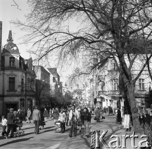 6.05.1978, Sopot, Polska
Miasto przed sezonem, ulica Bohaterów Monte Cassino.
Fot. Jarosław Tarań, zbiory Ośrodka KARTA [78-100]