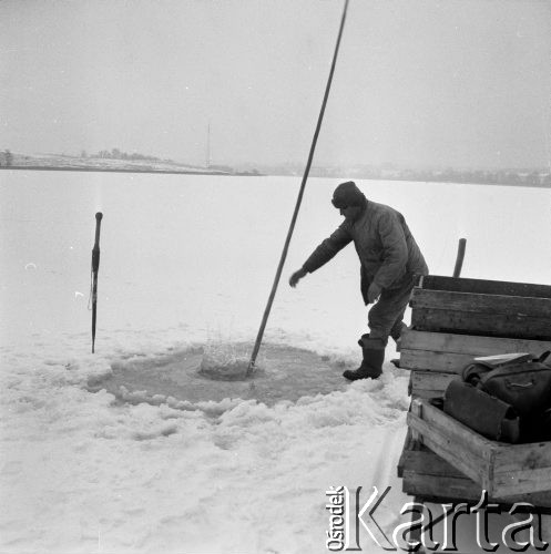 26.02.1980, jezioro Szeląg, woj. Olsztyn, Polska
Pracownicy Zakładu Rybackiego 