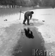 26.02.1980, jezioro Szeląg, woj. Olsztyn, Polska
Pracownicy Zakładu Rybackiego 