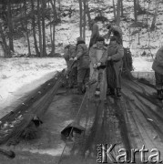 26.02.1980, jezioro Szeląg, woj. Olsztyn, Polska
Pracownicy Zakładu Rybackiego 