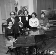 2-19.10.1980, Warszawa, Polska.
X Międzynarodowy Konkurs Pianistyczny im. Fryderyka Chopina, polscy uczestnicy, przy fortepianie siedzi Ewa Pobłocka.
Fot. Jarosław Tarań, zbiory Ośrodka KARTA [80-16]