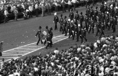 31.05.1981, Warszawa, Polska.
Pogrzeb Kardynała Stefana Wyszyńskiego, górnicy w kondukcie pogrzebowym.
Fot. Jarosław Tarań, zbiory Ośrodka KARTA [81-24] 
