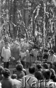 12.04.1981, Łyse, woj. Ostrołęka, Polska
Niedziela Palmowa na Kurpiach, ministranci z kadzielnicą.
Fot. Jarosław Tarań, zbiory Ośrodka KARTA [81-11] 

