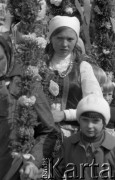 12.04.1981, Łyse, woj. Ostrołęka, Polska
Niedziela Palmowa na Kurpiach, dzieci z palmami.
Fot. Jarosław Tarań, zbiory Ośrodka KARTA [81-10] 
