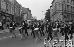 Czerwiec 1981, Koszalin, Polska
Festiwal Orkiestr Dętych Ochotniczych Straży Pożarnych, orkiestra z Zagórowa podczas ulicznej parady.
Fot. Jarosław Tarań, zbiory Ośrodka KARTA [81-38] 
