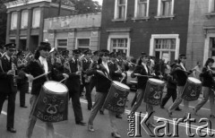 Czerwiec 1981, Koszalin, Polska
Festiwal Orkiestr Dętych Ochotniczych Straży Pożarnych, orkiestra z Zagórowa podczas ulicznej parady.
Fot. Jarosław Tarań, zbiory Ośrodka KARTA [81-38] 
