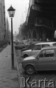 5.02.1981, Warszawa, Polska.
Fragment ulicy obok wiaduktu Mostu Poniatowskiego.
Fot. Jarosław Tarań, zbiory Ośrodka KARTA [81-21]