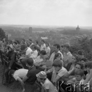 22.07.1981, Golub-Dobrzyń, woj. Toruń, Polska
V Turniej Rycerski na zamku krzyżackim, zgromadzona publiczność, w tle panorama miasteczka.
Fot. Jarosław Tarań, zbiory Ośrodka KARTA [81-3]