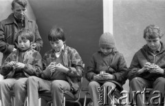18.04.1982, Warszawa, Polska.
Zawody w układaniu kostki Rubika.
Fot. Jarosław Tarań, zbiory Ośrodka KARTA [82-33] 
