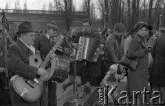 18.04.1982, Warszawa, Polska.
Uliczny koncert 