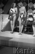 Maj 1983, Warszawa, Polska.
Sala Kongresowa, wybory Miss Mazowsza będące eliminacją do wyborów Miss Polonia, laureatki konkursu.
Fot. Jarosław Tarań, zbiory Ośrodka KARTA [83-42]