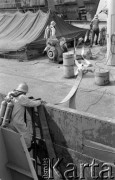 25.05.1983, Gdynia, Polska
Portowa Straż Pożarna podczas ćwiczeń.
Fot. Jarosław Tarań, zbiory Ośrodka KARTA [83-34] 
