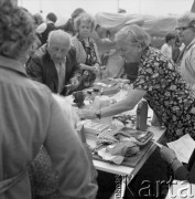 Maj 1983, Łuków, woj. Siedlce, Polska
Obchody 750 rocznicy powstania miasta, kiermasz.
Fot. Jarosław Tarań, zbiory Ośrodka KARTA [83-23]