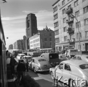Sierpień 1964, Warszawa, Polska.
Plac Narutowicza, wyjście Pieszej Pielgrzymki Warszawskiej z kościoła pw. Niepokalanego Poczęcia Najświętszej Maryi Panny.
Fot. Jarosław Tarań, zbiory Ośrodka KARTA [64-94] 
