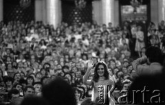 4-5.05.1984, Warszawa, Polska.
Sala Kongresowa, wybory Miss Polonia, na widowni Sarah Jane Hutt, Miss Świata '83.
Fot. Jarosław Tarań, zbiory Ośrodka KARTA [84-13]