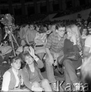 4-5.05.1984, Warszawa, Polska.
Publiczność zgromadzona w Sali Kongresowej na wyborach Miss Polonia.
Fot. Jarosław Tarań, zbiory Ośrodka KARTA [84-11] 
