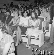 4-5.05.1984, Warszawa, Polska.
Sala Kongresowa, wybory Miss Polonia, na widowni siedzą: Miss Polonia '83 Lidia Wasiak, Julia Morley i Sarah Jane Hutt, Miss Świata '83.
Fot. Jarosław Tarań, zbiory Ośrodka KARTA [84-11] 
