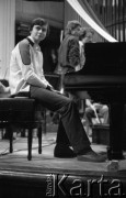 18-19.10.1985, Warszawa, Polska.
XI Międzynarodowy Konkurs Pianistyczny im. Fryderyka Chopina, przy fortepianie siedzi Krzysztof Jabłoński, laureat III nagrody.
Fot. Jarosław Tarań, zbiory Ośrodka KARTA [85-53]
