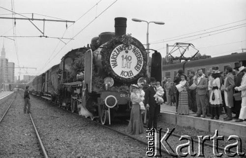 15.06.1985, Warszawa, Polska.
Lokomotywa pociągu z napisem: 