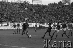 19.10.1985, Warszawa, Polska.
Mecz piłki nożnej - Legia Warszawa - Zagłębie Sosnowiec, wygrany przez Legię 4:1.
Fot. Jarosław Tarań, zbiory Ośrodka KARTA [85-55] 
