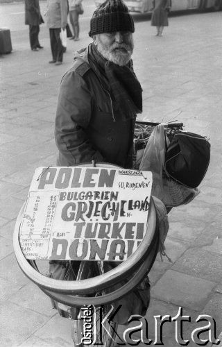 Listopad 1986, Warszawa, Polska.
Nauczyciel Paja, rowerzysta-globtrotter jadący rowerem przez Europę.
Fot. Jarosław Tarań, zbiory Ośrodka KARTA, [86-21] 
