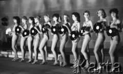 23.05.1986, Kraków, Polska.
Półfinał wyborów Miss Polonia, dziewczyny w strojach kąpielowych.
Fot. Jarosław Tarań, zbiory Ośrodka KARTA [86-9] 

