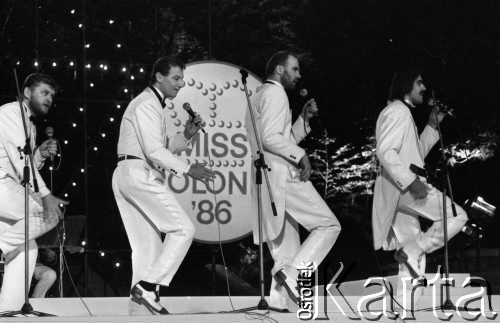 2.08.1986, Sopot, Polska.
Opera Leśna, finał wyborów Miss Polonia, występ grupy 