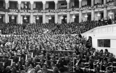 14.02.1987, Warszawa, Polska.
Sala Kongresowa w Pałacu Kultury i Nauki, spotkanie I Sekretarzy Podstawowych Organizacji Partyjnych z Egzekutywą KW PZPR, hasło na widowni: 