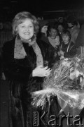 15.02.1987, Warszawa, Polska.
Lotnisko Okęcie, powitanie śpiewaczki operowej Teresy Żylis-Gary.
Fot. Jarosław Tarań, zbiory Ośrodka KARTA [87-90] 
